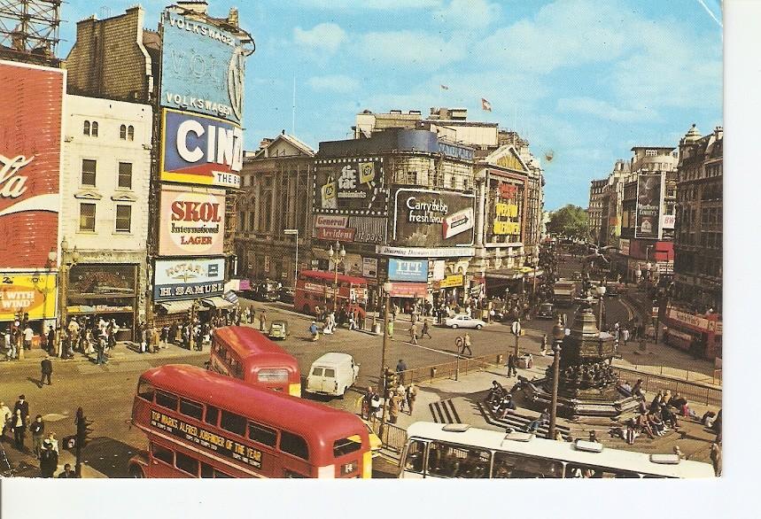 Postal 024186 : Piccadilly Circus looking towards. Leceister Square London