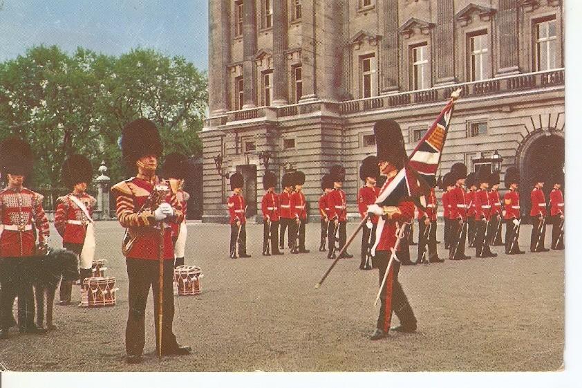Postal 034268 : Changing the Guard Ceremony at Buckingham. Palace London