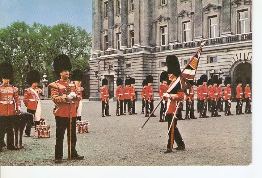 Postal 044630 : Changing the Guard Geremony at Buckingham Palace London