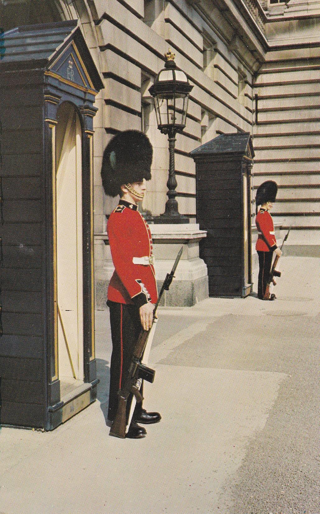 POSTAL B9418: LONDRES: GUARDIAS REALES
