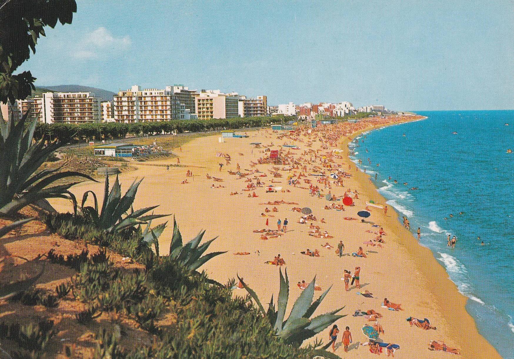 POSTAL B10564: CALELLA DE MAR: PLAYA TIPICA