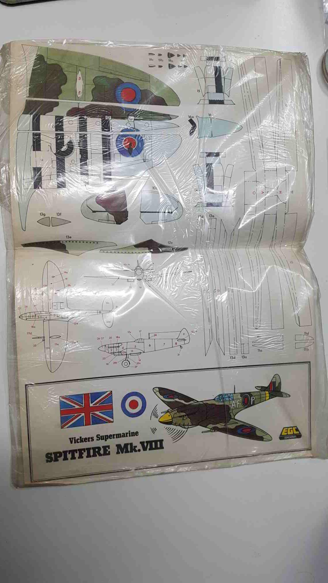 recortable: de Spitfire Mk. VIII, Vickers Supermarine. EGC Ediciones