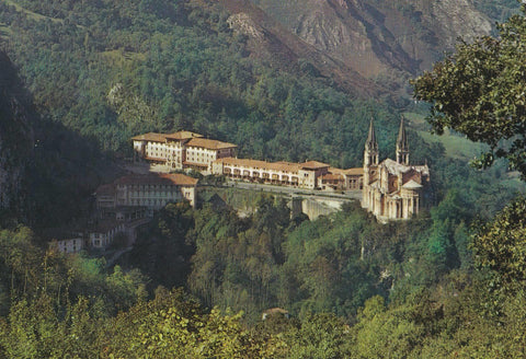 POSTAL B10718: COVADONGA: DIVERSOS ASPECTOS