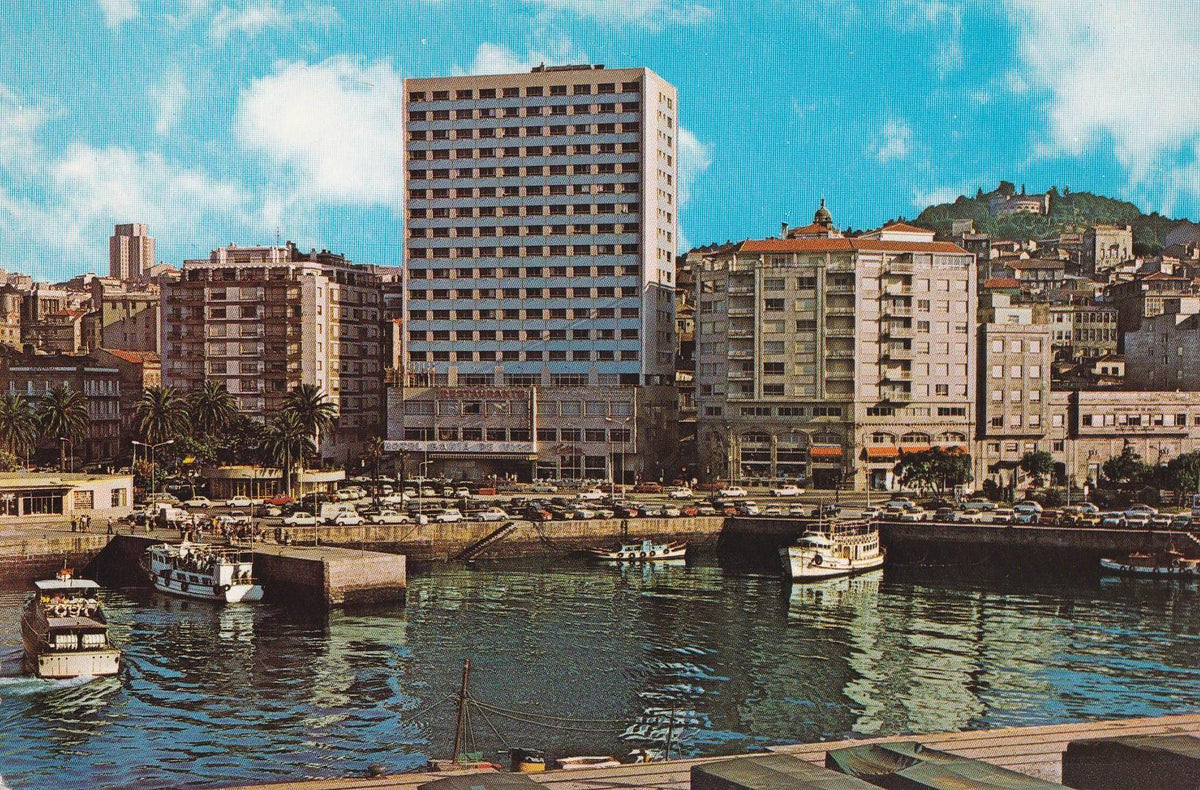 POSTAL B10817: VIGO: DARSENA DE LA LAGE