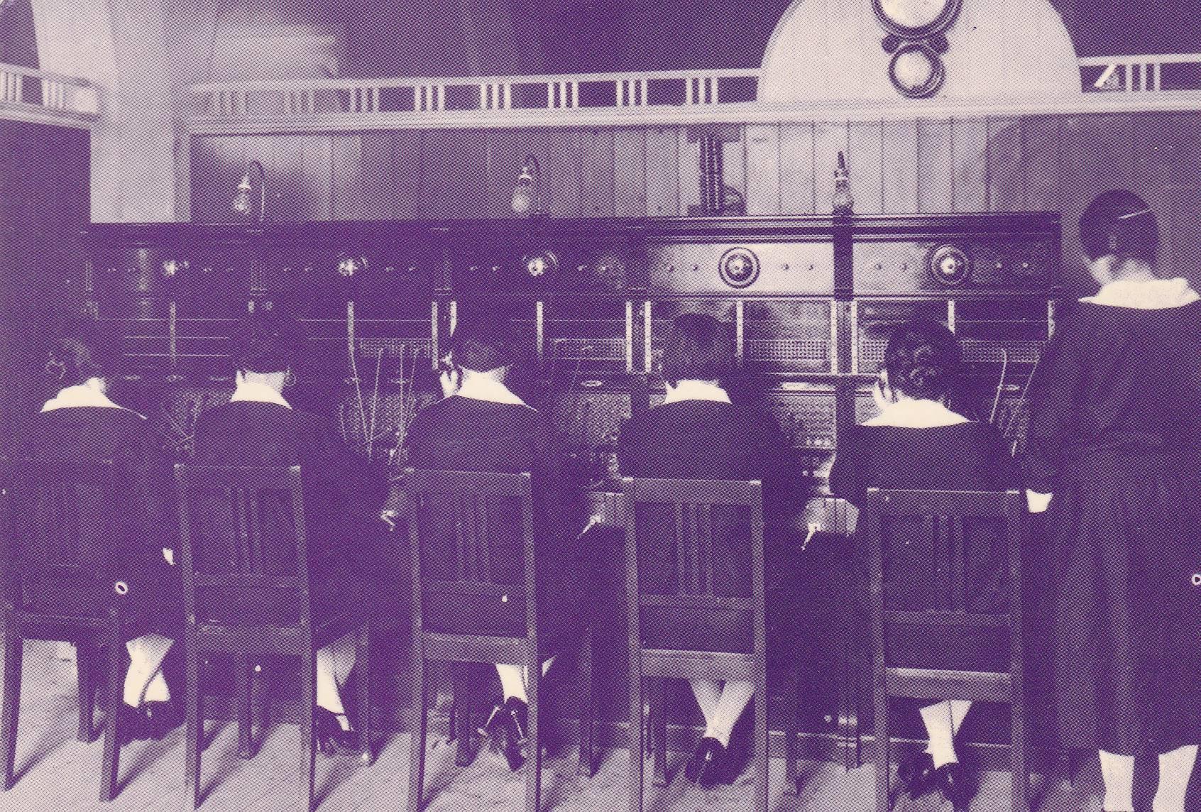 POSTAL B11176: CHICAS DE LA TELEFONICA: DIVERSOS ASPECTOS