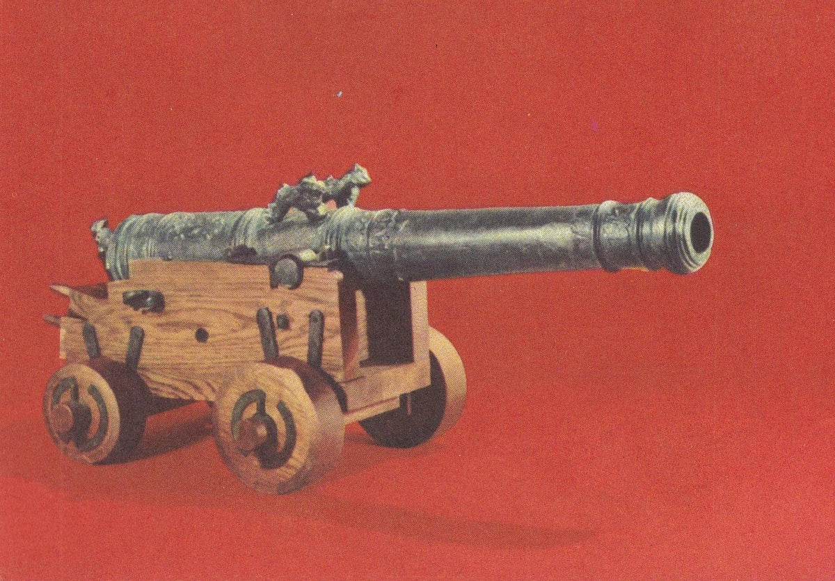 POSTAL B11226: REAL MUSEO DE SUECIA: DIVERSOS ASPECTOS Y OBJETOS