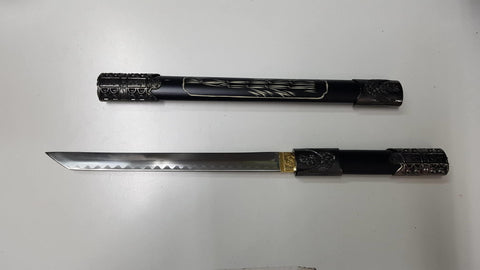 Replica de Katana (numerada 14) de hoja recta con empuñadura y vaina negras de madera