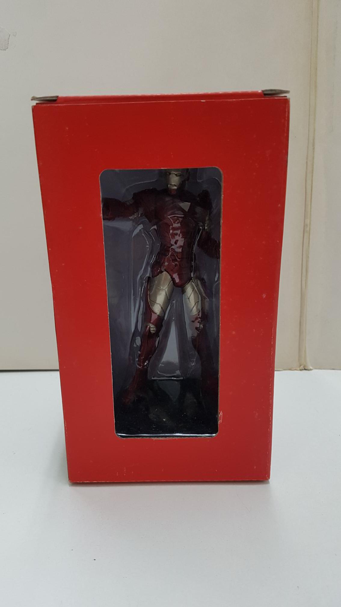 Figura resina: Iron Man. 2015 Marvel. 14 cm de altura.