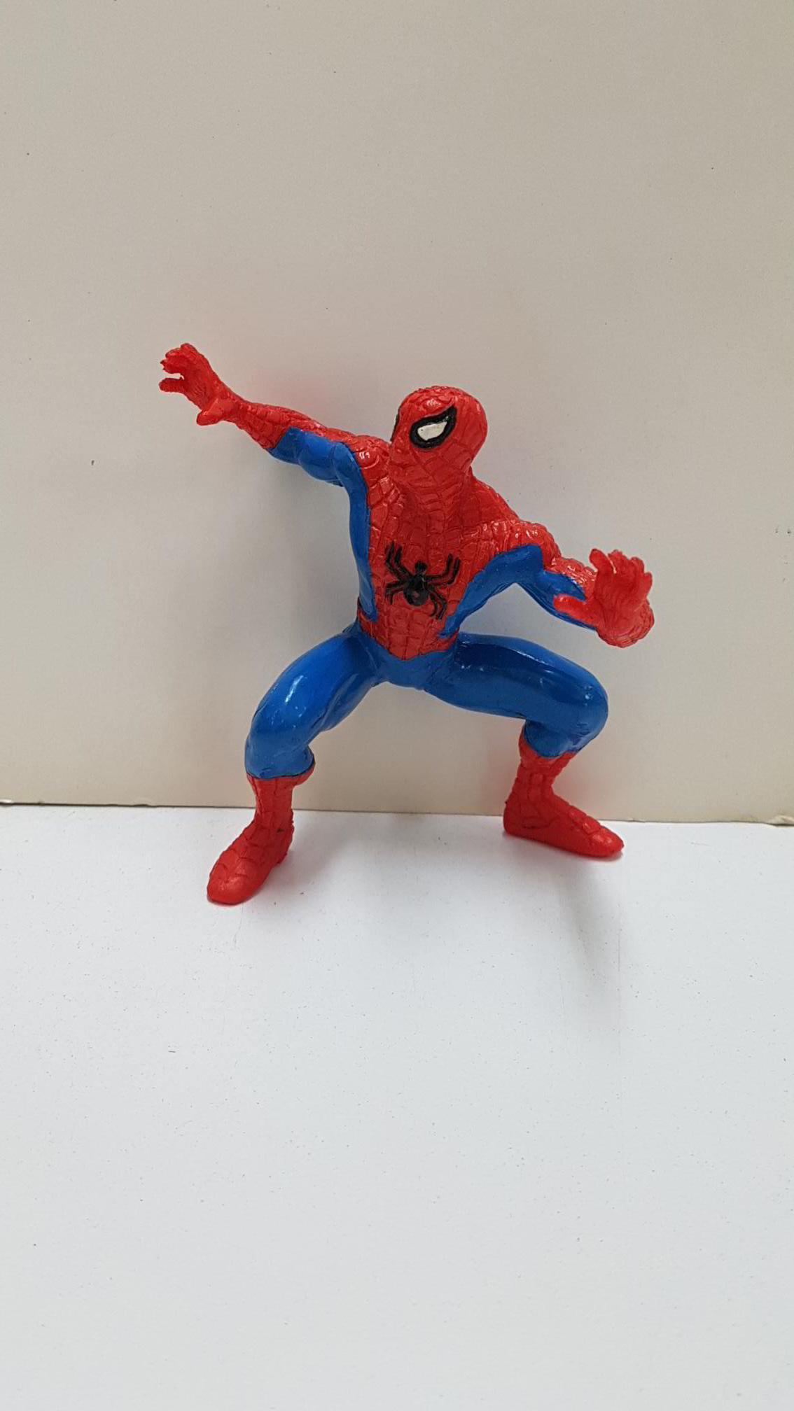 Figura PVC: Spiderman en estado alerta. 1999 Marvel