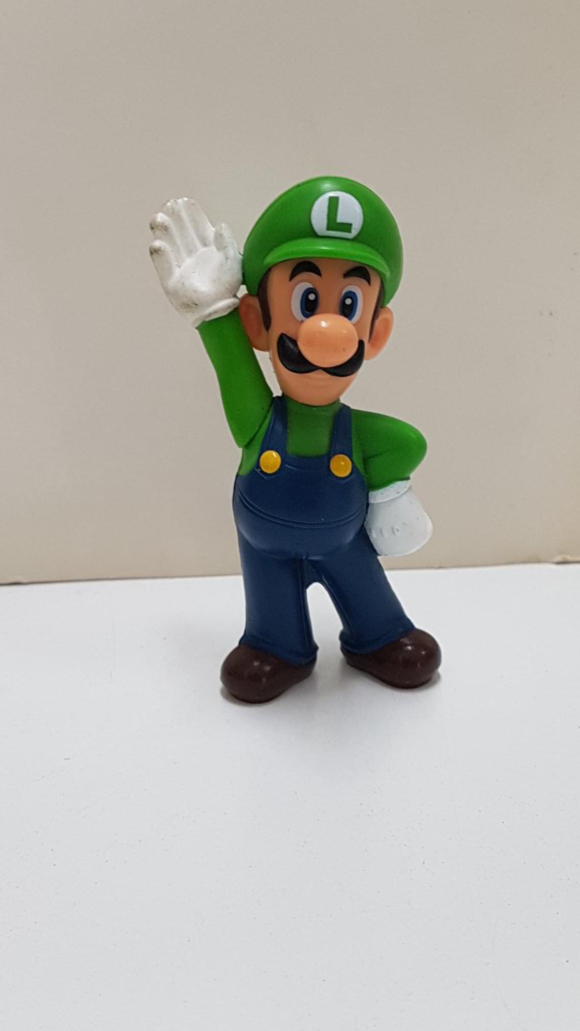 Figura plastico: Luigi (hermano menor de Mario). 2013 Made fo McDonalds. Made in China