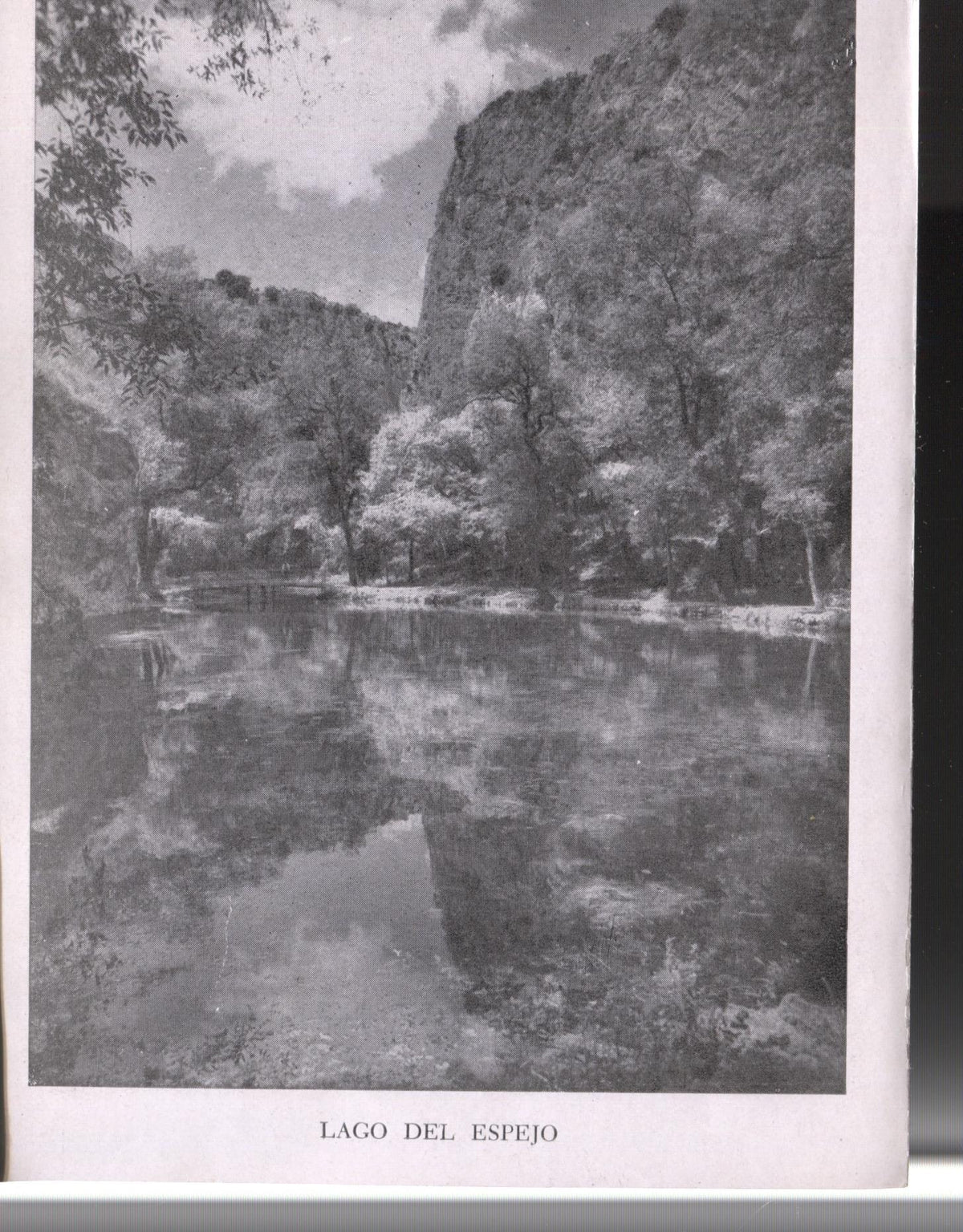 Lamina 03/04: Monasterio de Piedra: Lago del espejo + Gruta del Iris