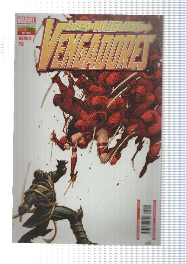 Los Nuevos Vengadores num. 25 año 3 (2008) - Revolucion parte 1 y 2