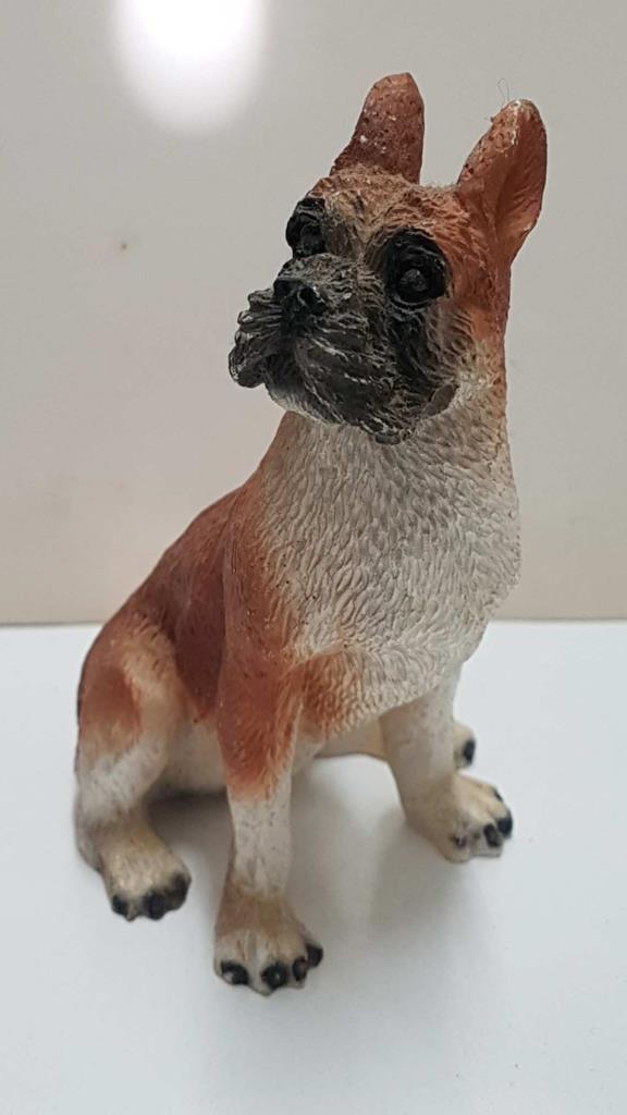 Figura de perro de resina: Boxer de 10x7 cm