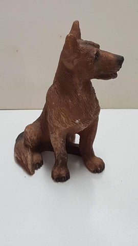 Figura de perro resina: Pastor Aleman de 9x6.5 cm.