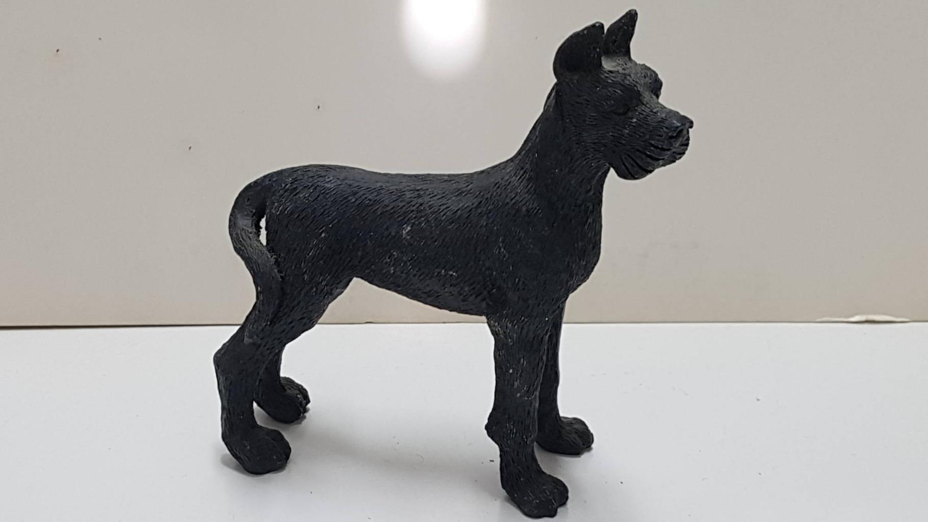 Figura de perro resina: Dogo aleman de 10x10 cm