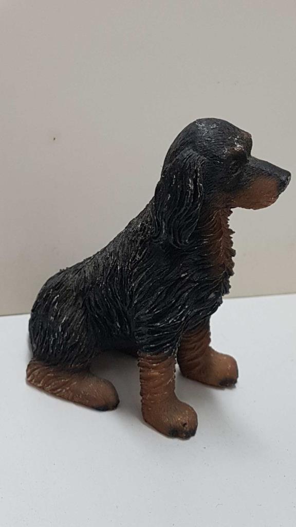 Figura de perro resina: Gordon Setter de 8x7 cm