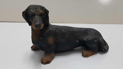 Figura de perro resina: Perro Salchica negro de 5.5x9 cm