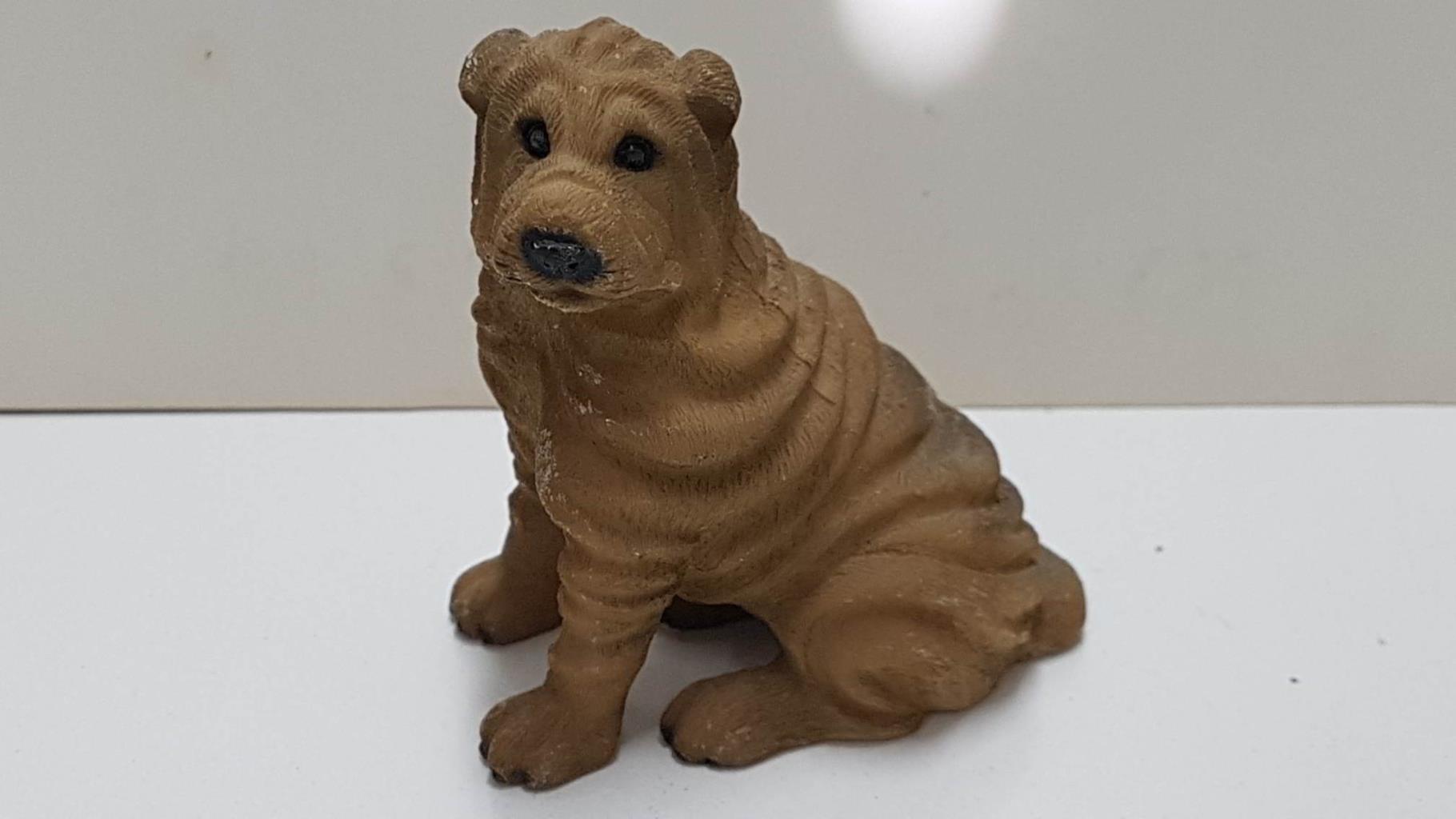 Figura de perro resina: Shar Pei de 8x7 cm