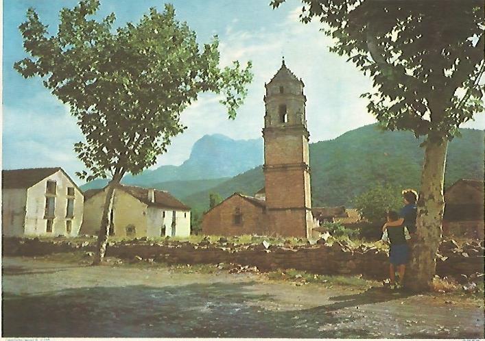 LAMINA 13100: Niños mirando un campanario