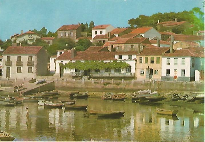 LAMINA 13126: Pueblo con puerto y barcas