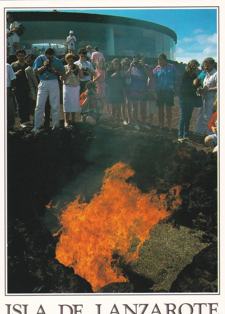 POSTAL B11729: LANZAROTE: MONTAÑAS DE FUEGO
