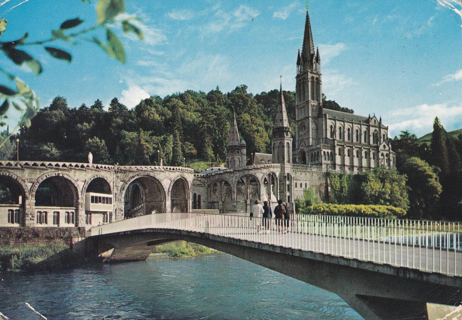 POSTAL B11802: LOURDES: LA BASILICA