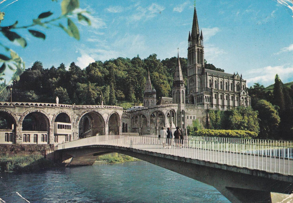POSTAL B11802: LOURDES: LA BASILICA
