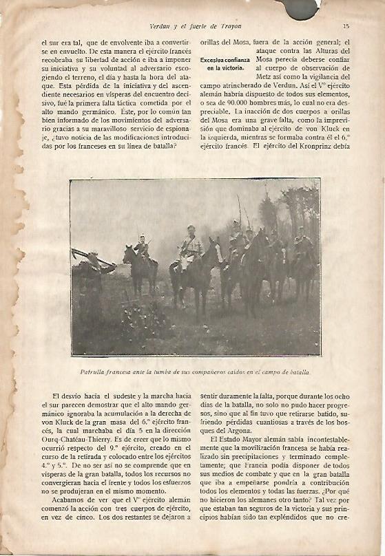 LAMINA 13740: Patrulla francesa ante la tumba de soldados muertos en batalla
