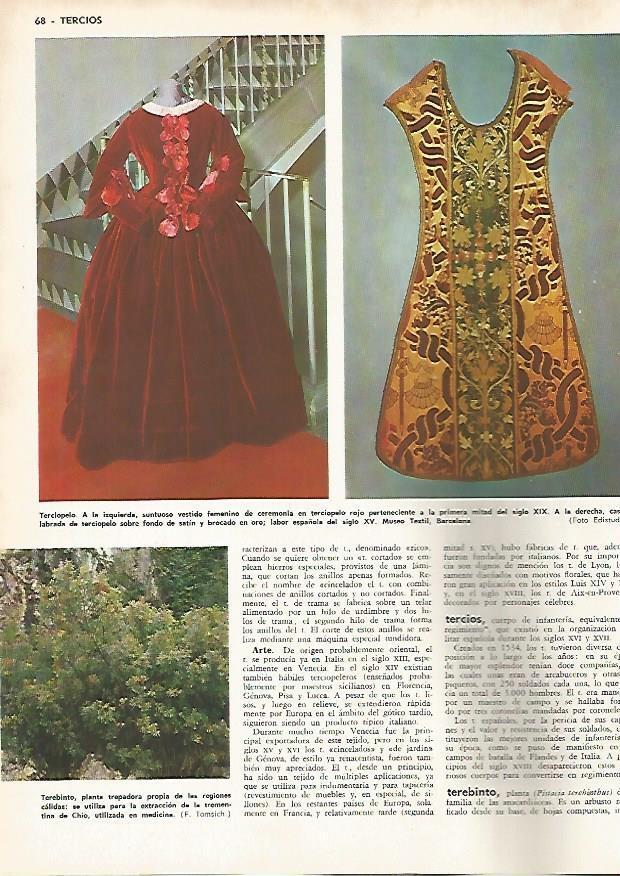 LAMINA MONITOR 0698: Vestido del siglo XIX y casulla del siglo XV