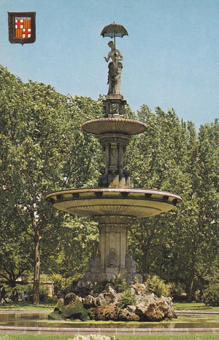 POSTAL B12249: BARCELONA: La Dama del Paragua en el parque de la ciudadela