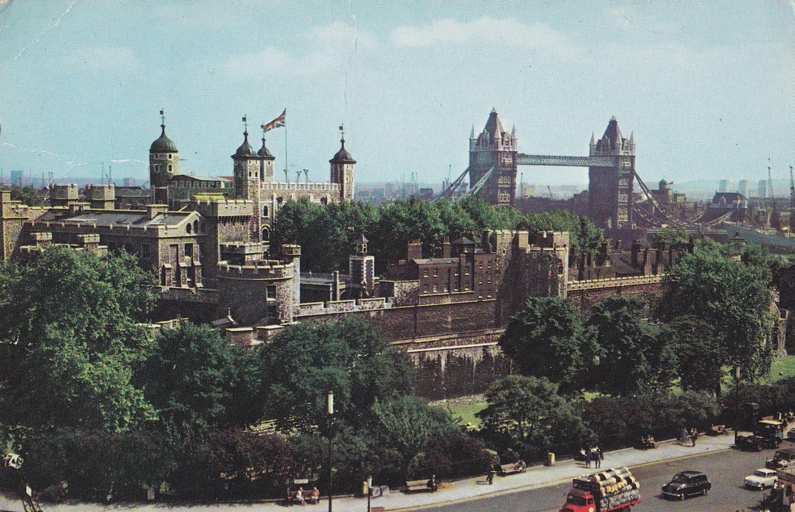 POSTAL B12398: LONDRES: TORRE DE LONDRES