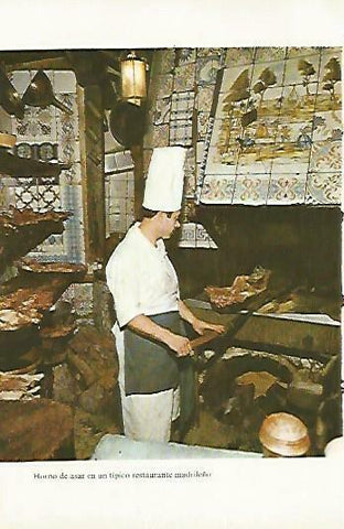 LAMINA 14458: Horno de asar en un restaurante de Madrid