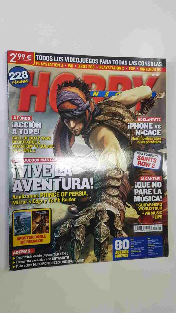 Hobby Consolas: num 207, enero 2009 . Poster doble: Tomb Raider - Gears of War 2