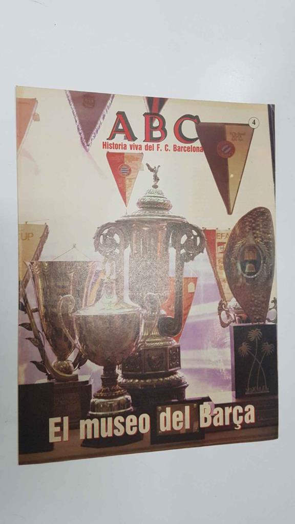 Fasciculo: ABC, Historia viva del FC Barcelona 04 - El museo del Barça. Momentos estelares: Evaristo, un vuelo para la historia. Contracubierta: Hristo Stoichkov