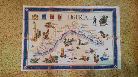 Mantel de recuerdo con mapa de Liguria (Italia) y varios dibujos tipicos de la region (NervinTorre Groppallo, Cristoforo Colombo, etc.)