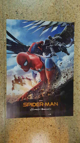 Poster desplegable doble: Spiderman Homecoming y Games of Thrones (Rey de la Noche). Proviene de la revista Accion 1707