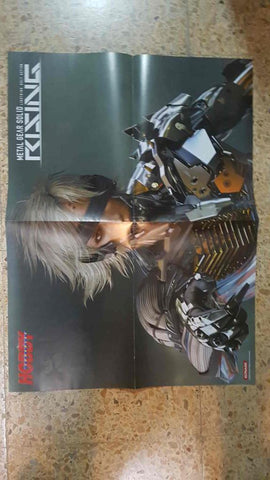Poster desplegable doble: Metal Gear Solid Rising y God of War III. Proviene de la revista Hobby Consolas