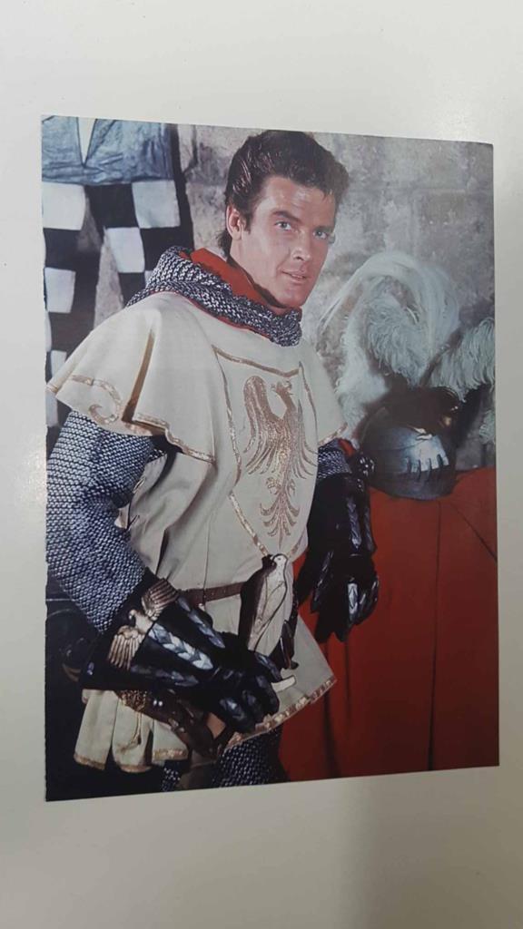 Lamina/pagina extraida de la revista accion: Roger Moore en la serie Ivanhoe (1958)