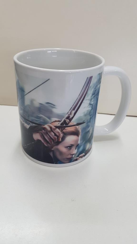 Taza con asa de cerámica: Legolas y Tauriel apuntando con arco (de la pelicula del Hobbit)