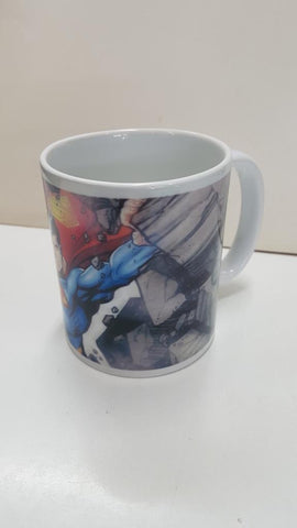 Taza con asa de cerámica: Superman derrumbado un muro