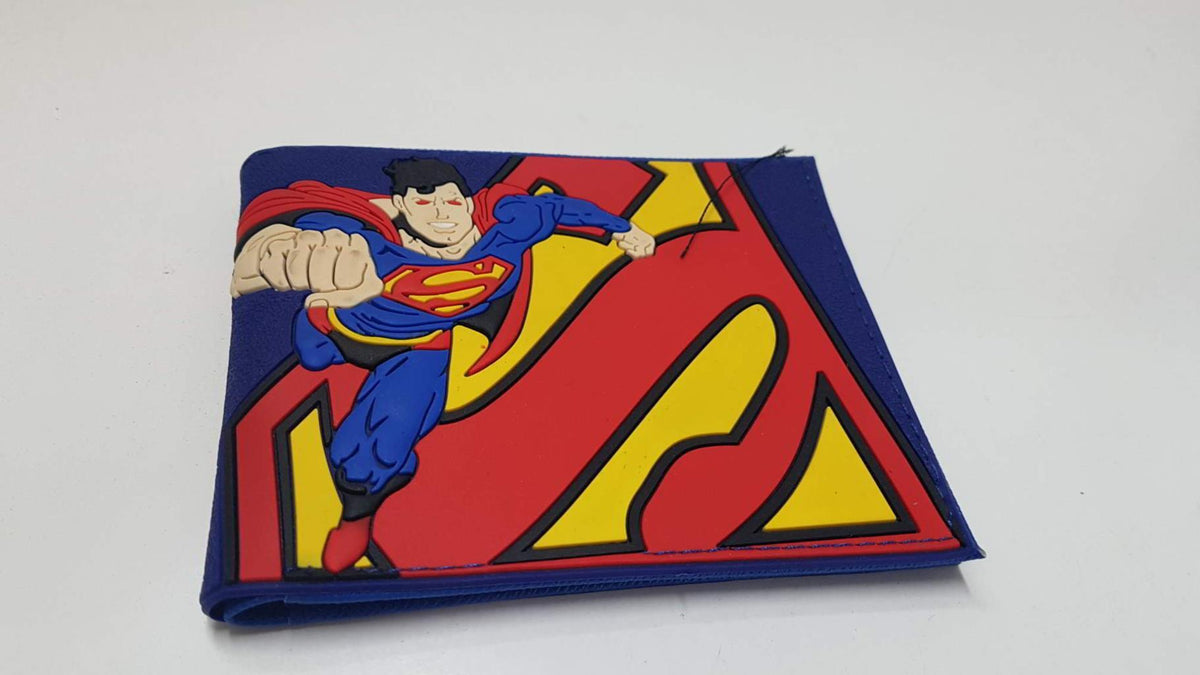 Cartera de bolsillo (azul): Superman volando y su logotipo en segundo plano