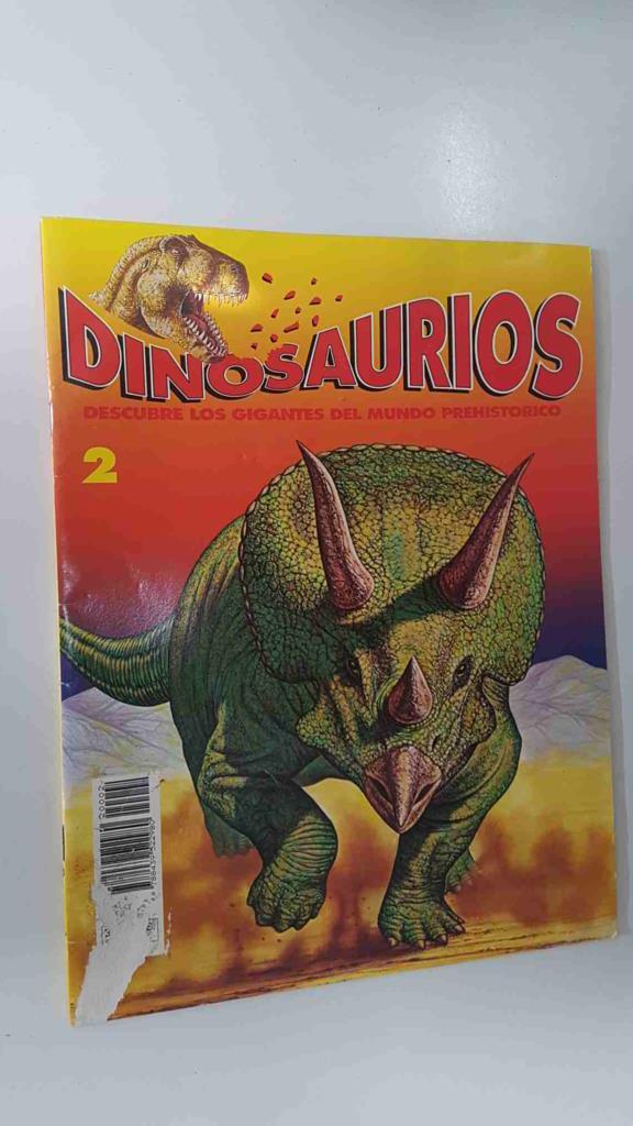 Dinosaurios fasciculo num 2 vol. 1 - Triceratops en portada. Imagenes en 3D: Megalosaurus y Brachiosaurus