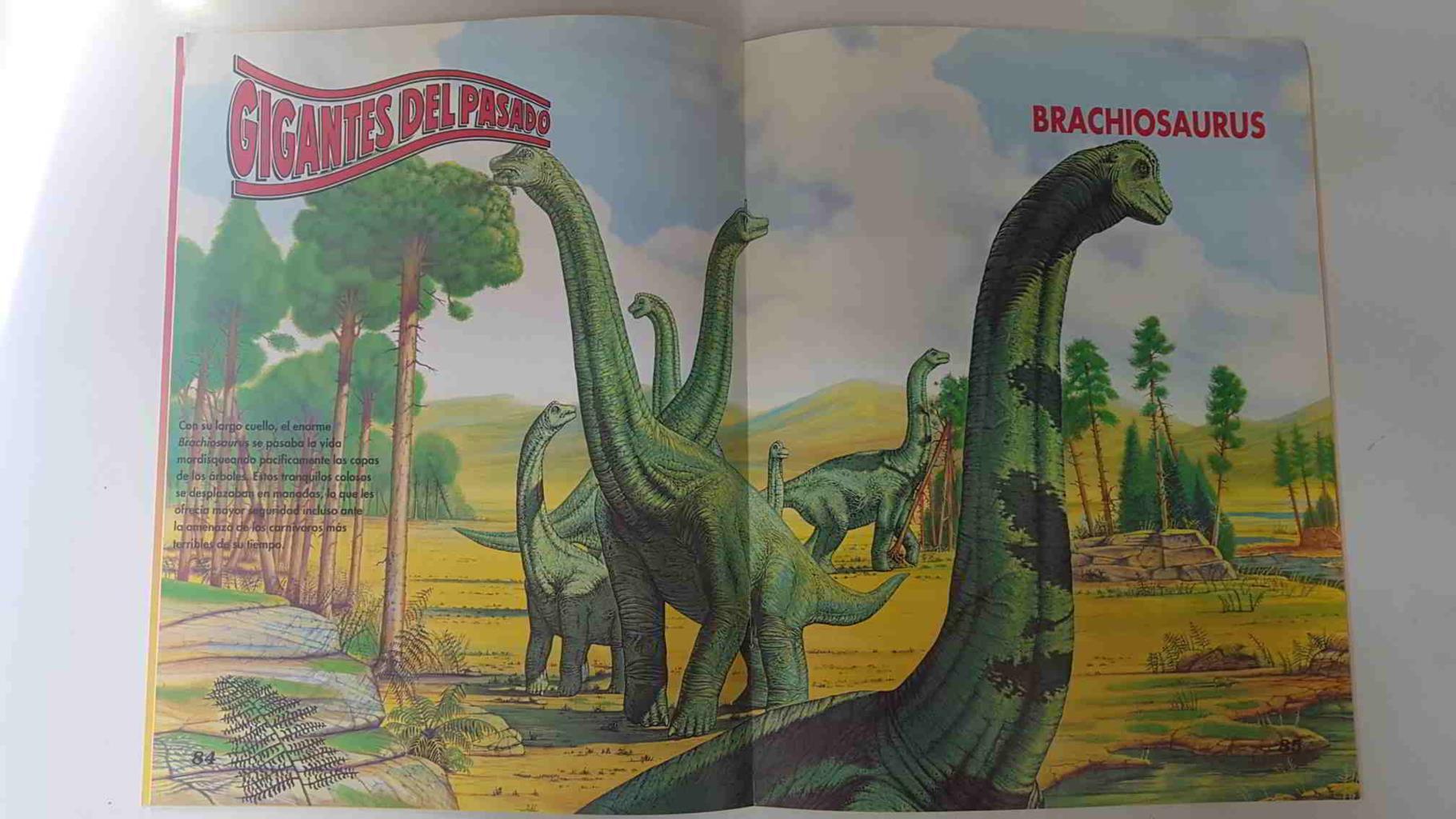 Dinosaurios fasciculo num 4 vol. 1 - Brachiosaurus en portada. Paginas centrales-poster: manada de Brachiosaurus