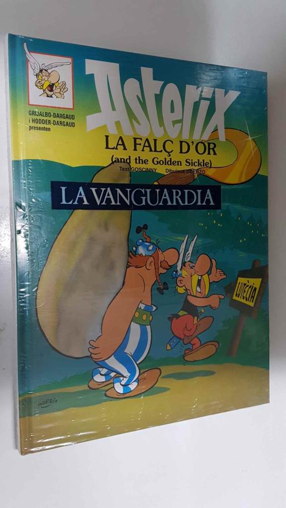 Coleccion Asterix num 03: Asterix La Falç d'Or (anf the Golden Sickle). Bilingue con textos en catalan e ingles. La Vanguardia