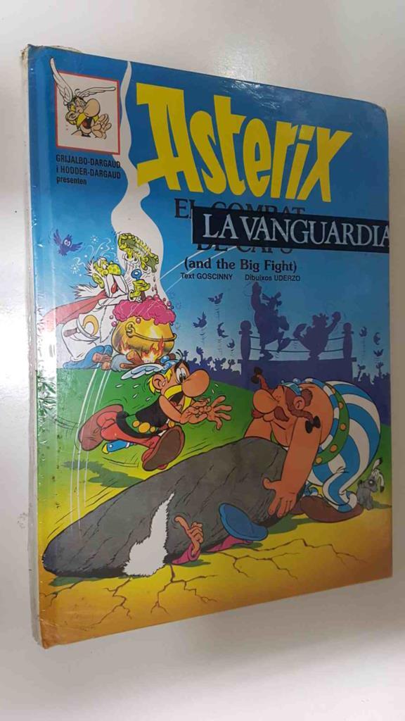 Coleccion Asterix num 10: Asterix el Combat de Caps (and the Big Fight). Bilingue con textos en catalan e ingles. La Vanguardia