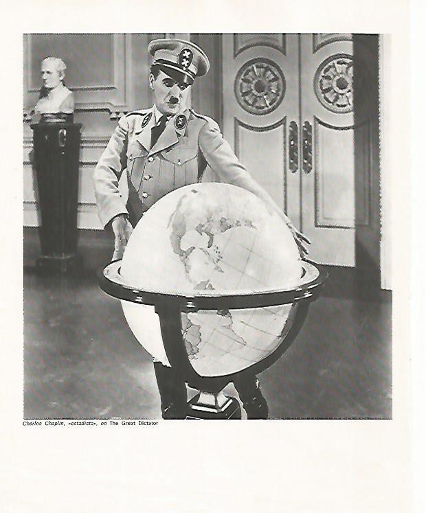 LAMINA 18467: Charles Chaplin en El Gran Dictador