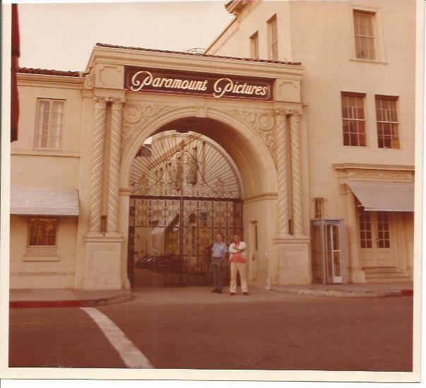 LAMINA 18813: Fotografia de la puerta de Paramount Pictures