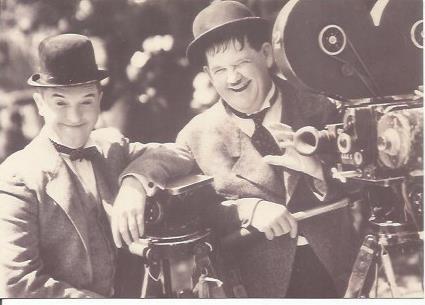 POSTAL A1018: Laurel y Hardy en un rodaje