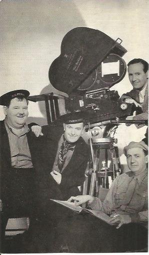 POSTAL A1173: Oliver y Hardy con camaras