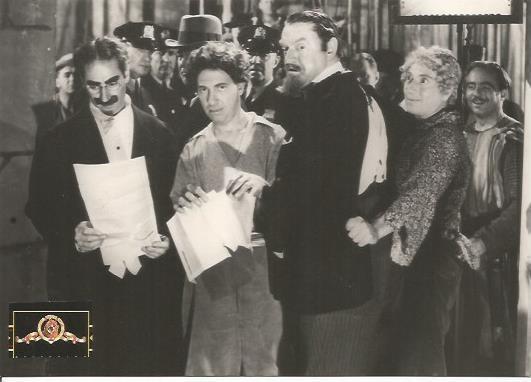 POSTAL A0751: Escena con los Hermanos Marx